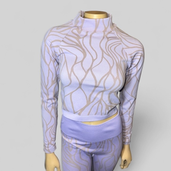 Fabletics Courtney Seamless Long-Sleeve frosted lilac Top and pants suit Size L - Picture 7 of 12